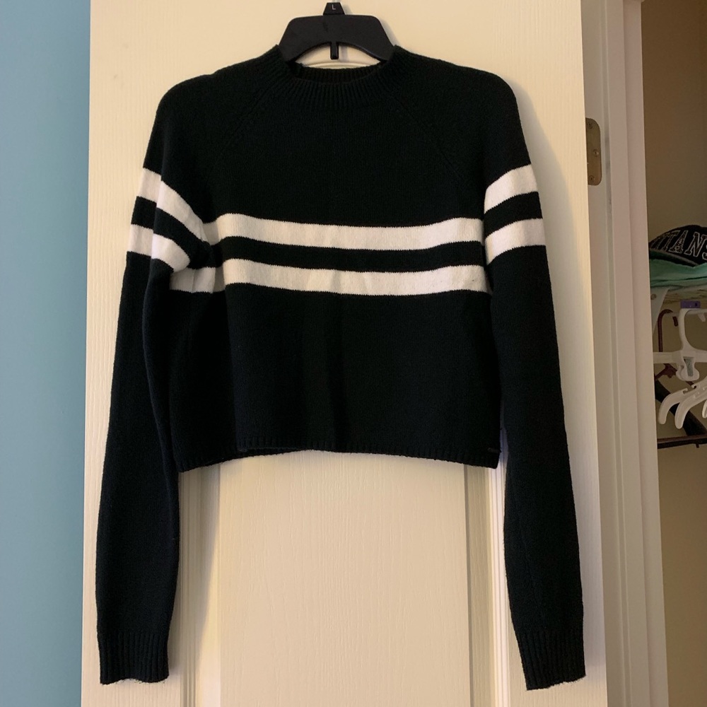 hollister cropped sweater